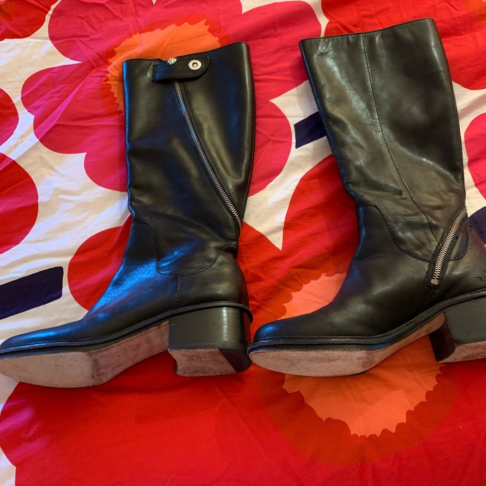 Elizabeth and James Boots- size 8